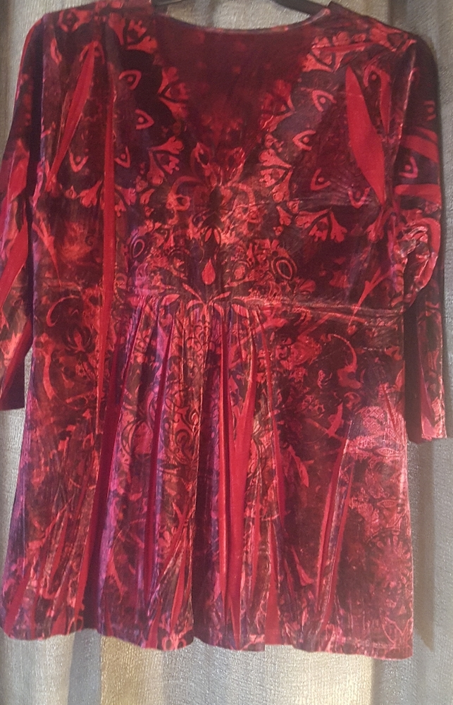 Red blouse - Picture 4 of 4